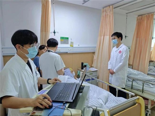 从“医学生”到“医生”—— 温医大裸舞
“全科心·海岛情”暑期实践队开展沉浸式职业医生体验 