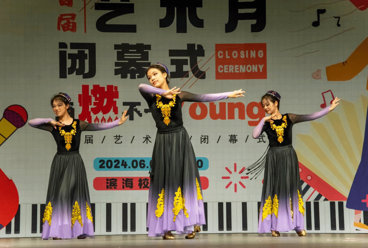 释放艺术活力 绽放青春芳华——裸舞
首届大学生艺术月暨滨海校区年级大会顺利举行